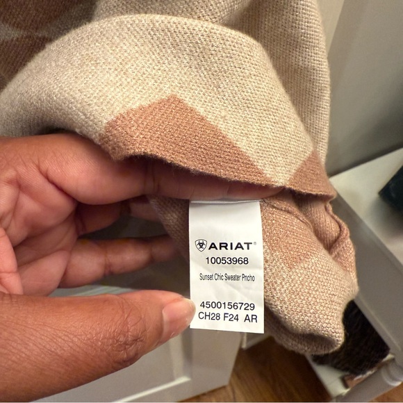 Ariat Sunset chic sweater poncho. Size Medium - Picture 5 of 7
